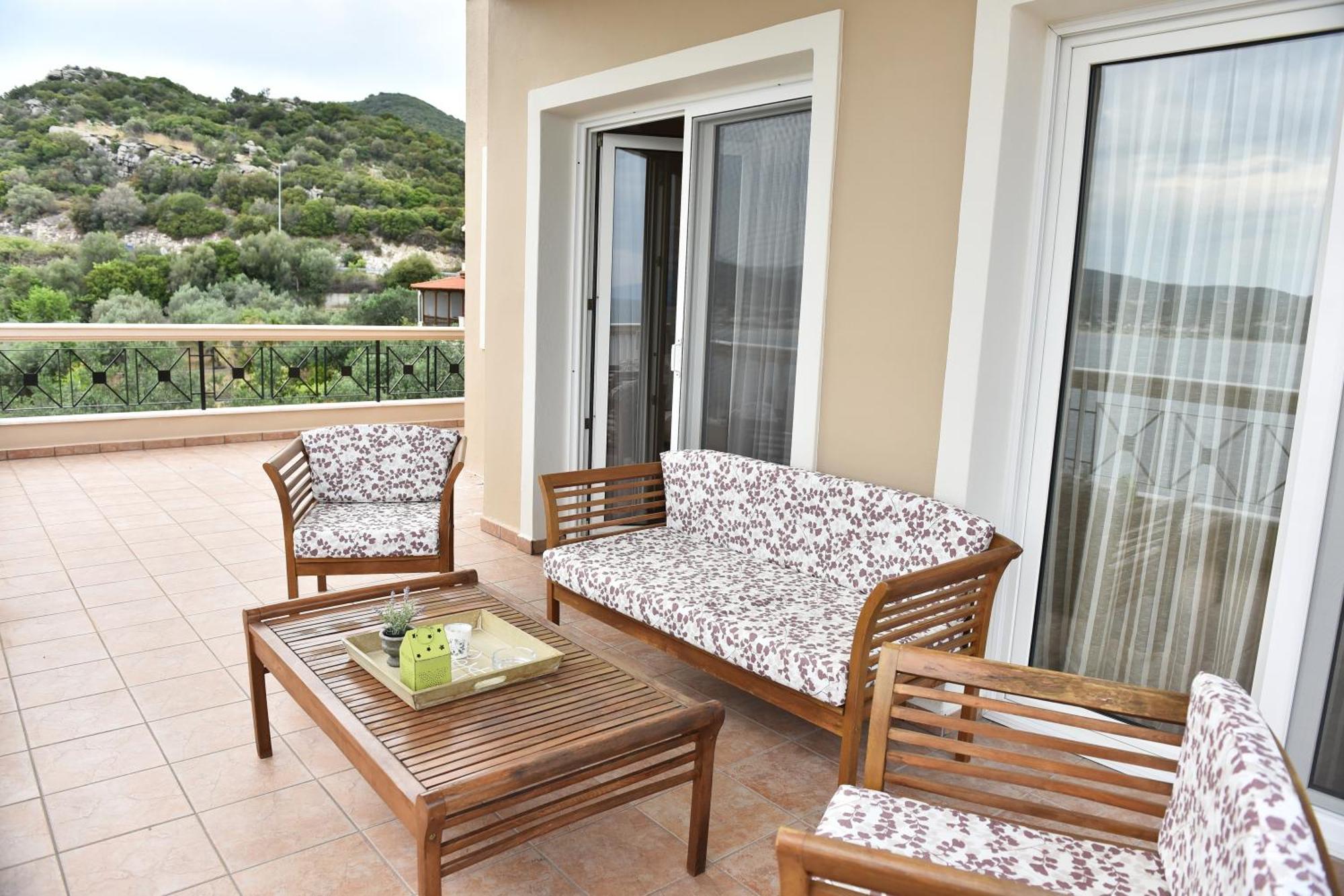 Palio Suites Palaiontsiflikion Exterior photo