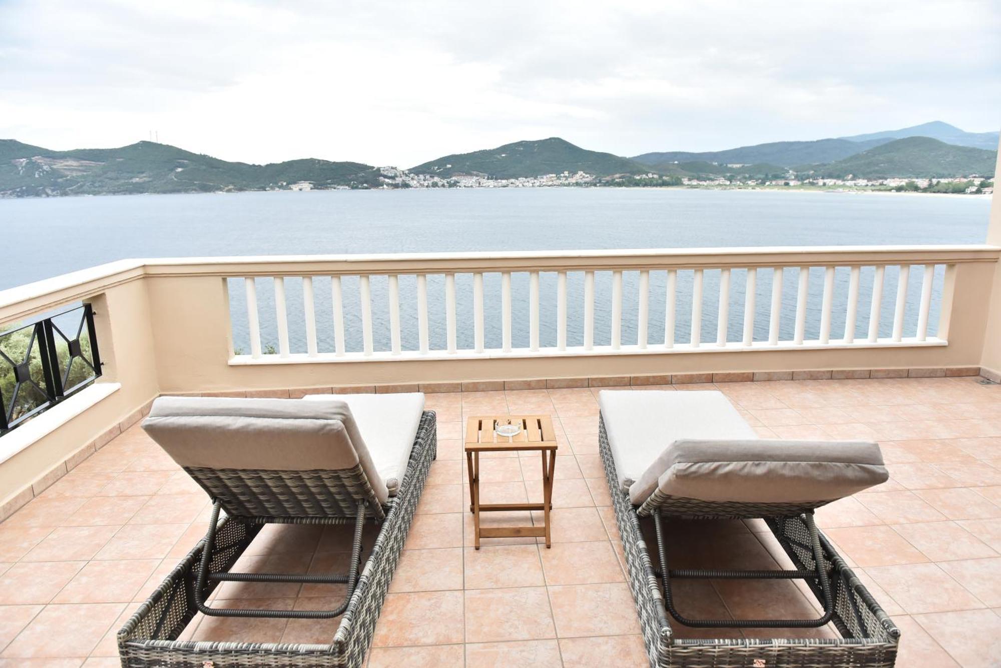 Palio Suites Palaiontsiflikion Exterior photo