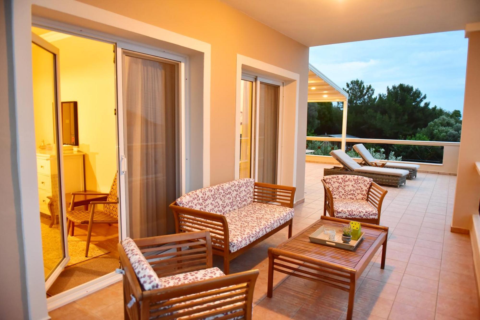 Palio Suites Palaiontsiflikion Exterior photo