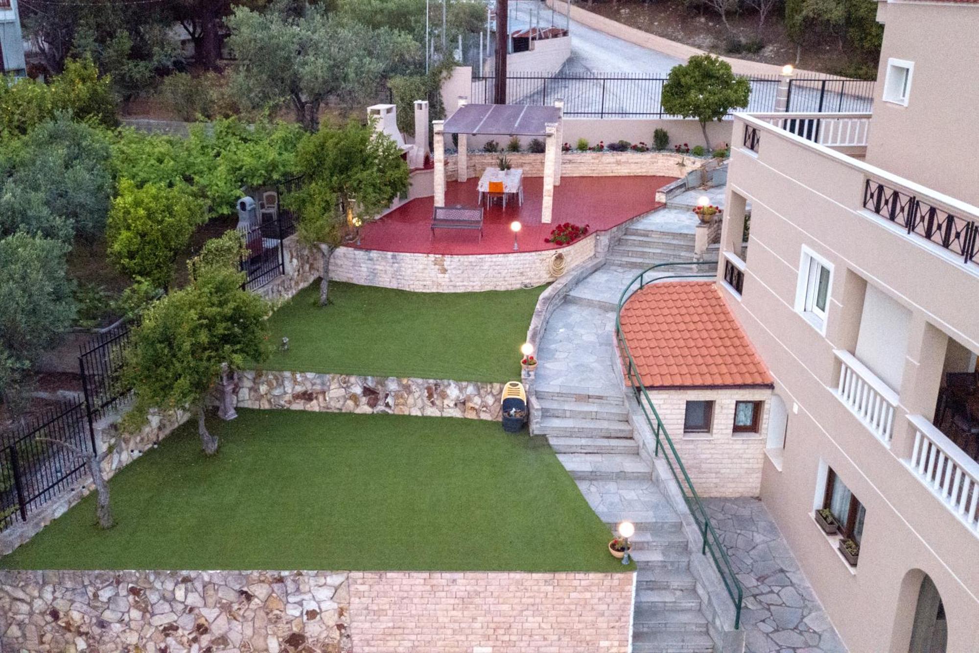 Palio Suites Palaiontsiflikion Exterior photo