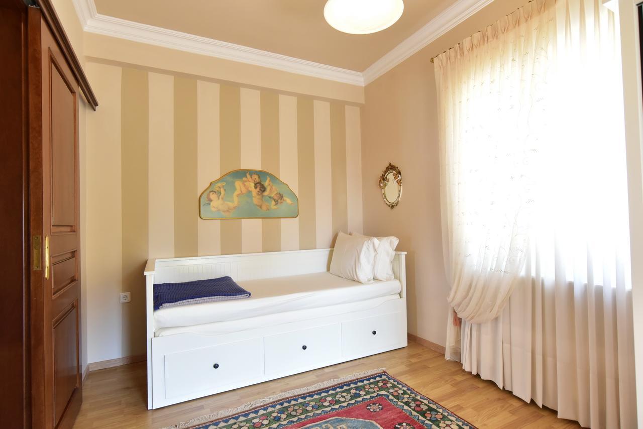 Palio Suites Palaiontsiflikion Exterior photo