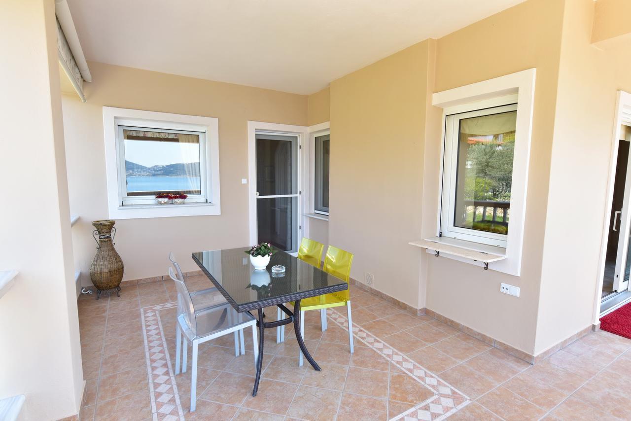 Palio Suites Palaiontsiflikion Exterior photo